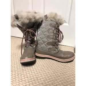 Sorel gray sparkly winter boots w/pink detail